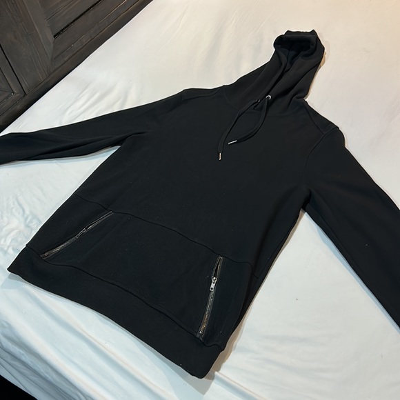 4 sweaters in bundle - Picture 3 of 10